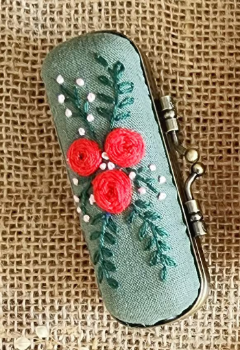 Vintage Embroidered Lipstick Case (NO MIRROR)🪡