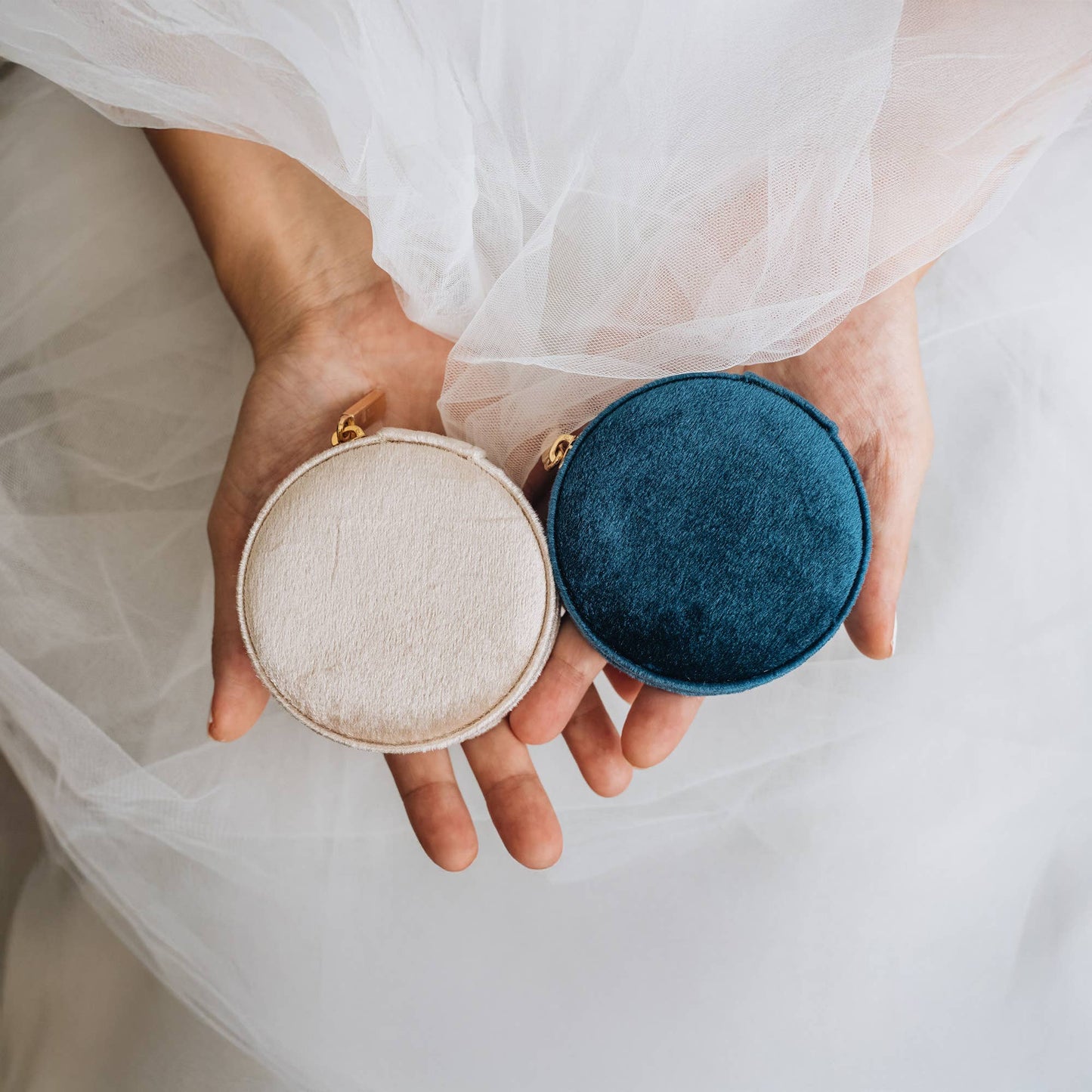 Round Velvet Jewelry Box Case
