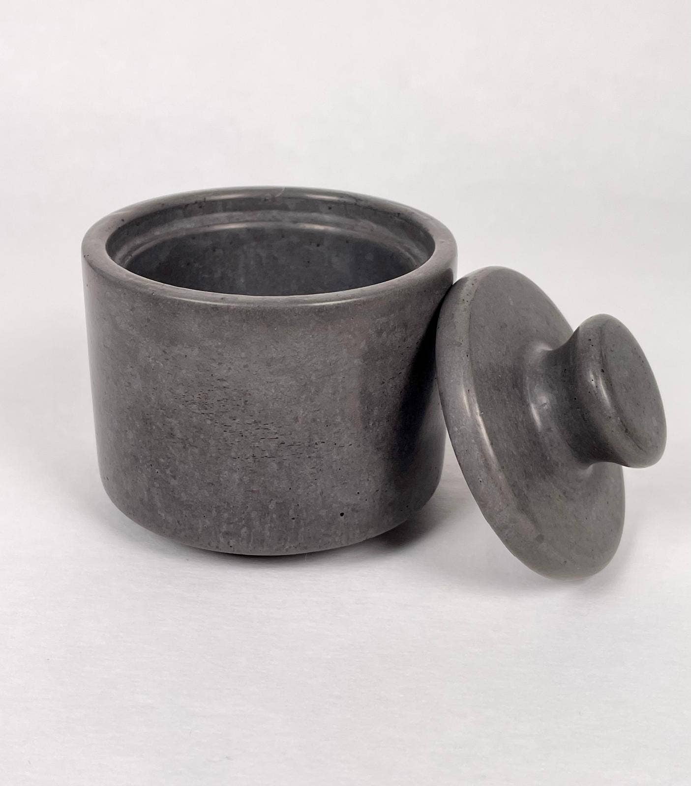 Bordssalt | 3" Concrete container with lid