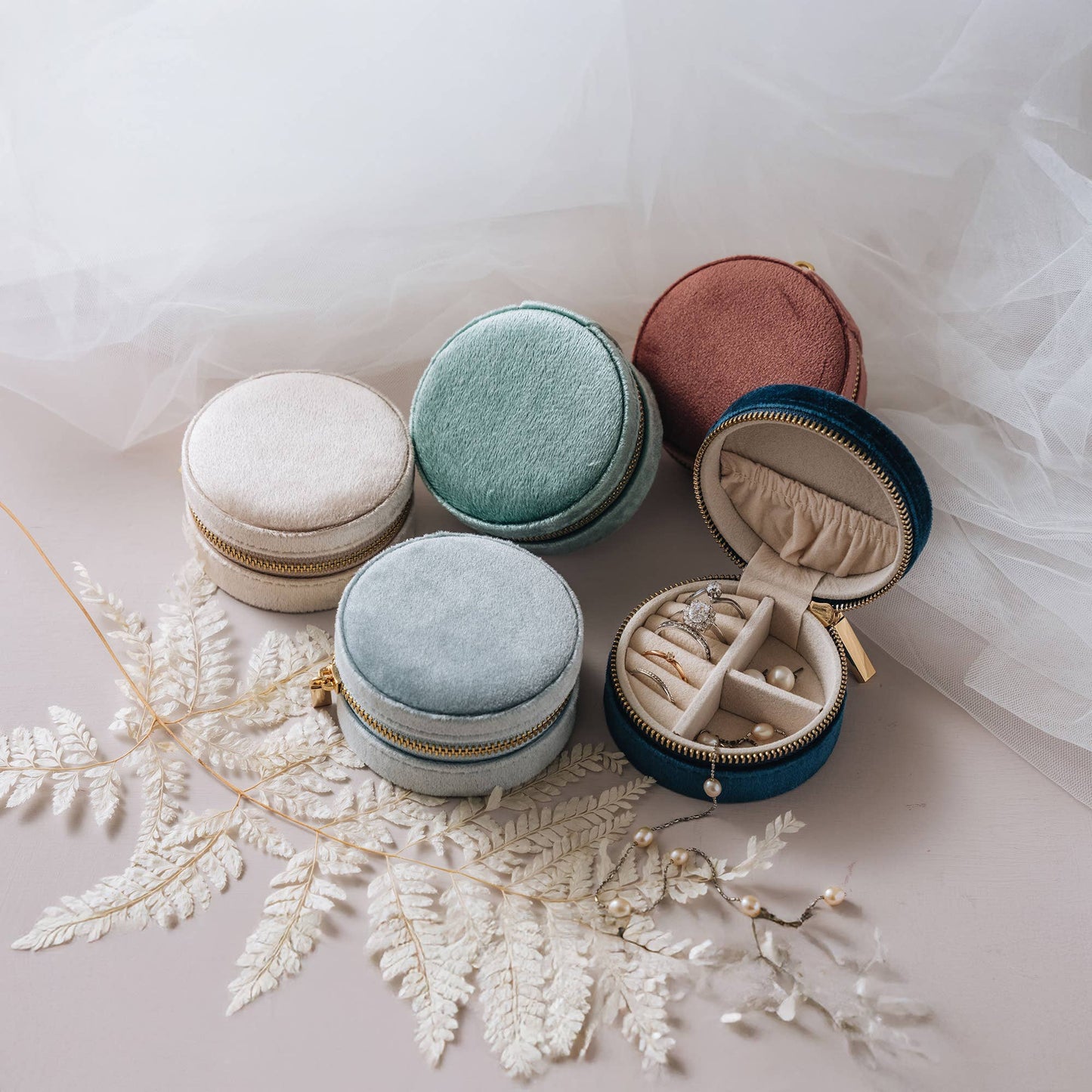 Round Velvet Jewelry Box Case