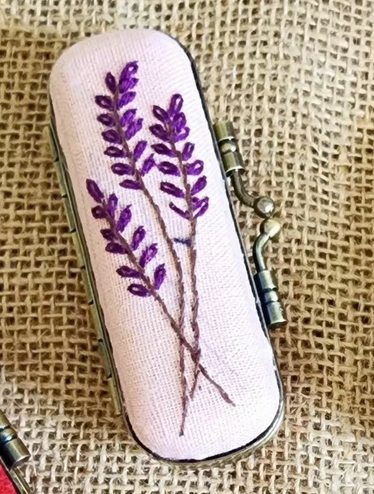 Vintage Embroidered Lipstick Case (NO MIRROR)🪡