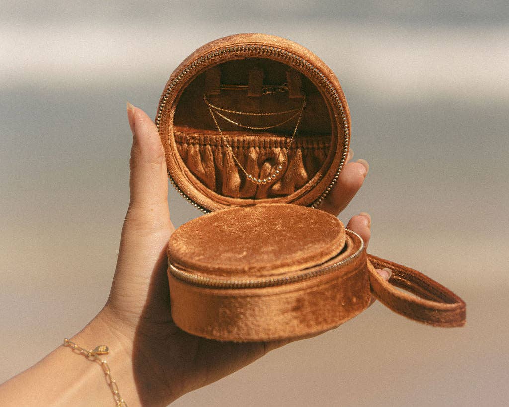 Velvet Jewelry Travel Case – Organizer for Necklaces, Rings & More