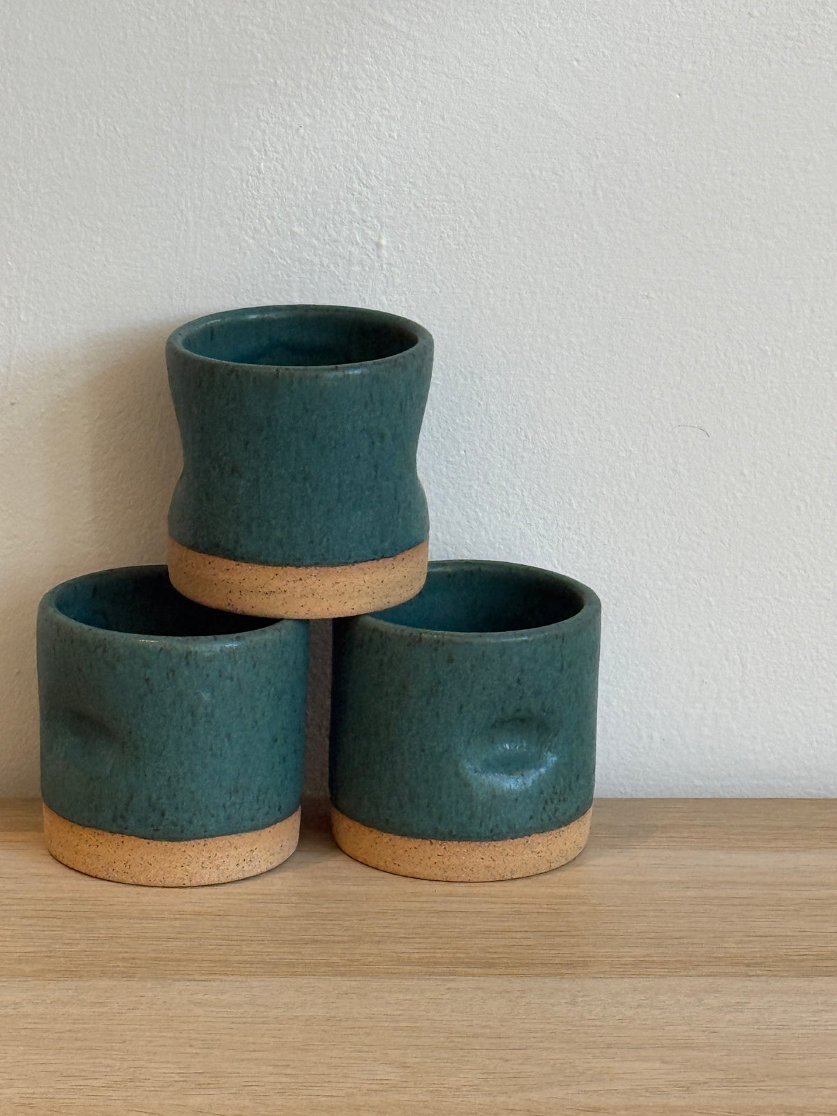 Thumb mugs